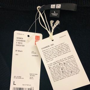 100% CASHMERE Black V-Neck Uniqlo Sweater